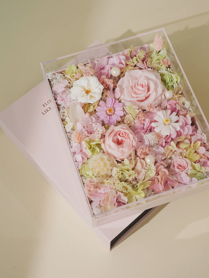 Everlasting Flora Book with preserved flowers in Misty Blossom Pink tones