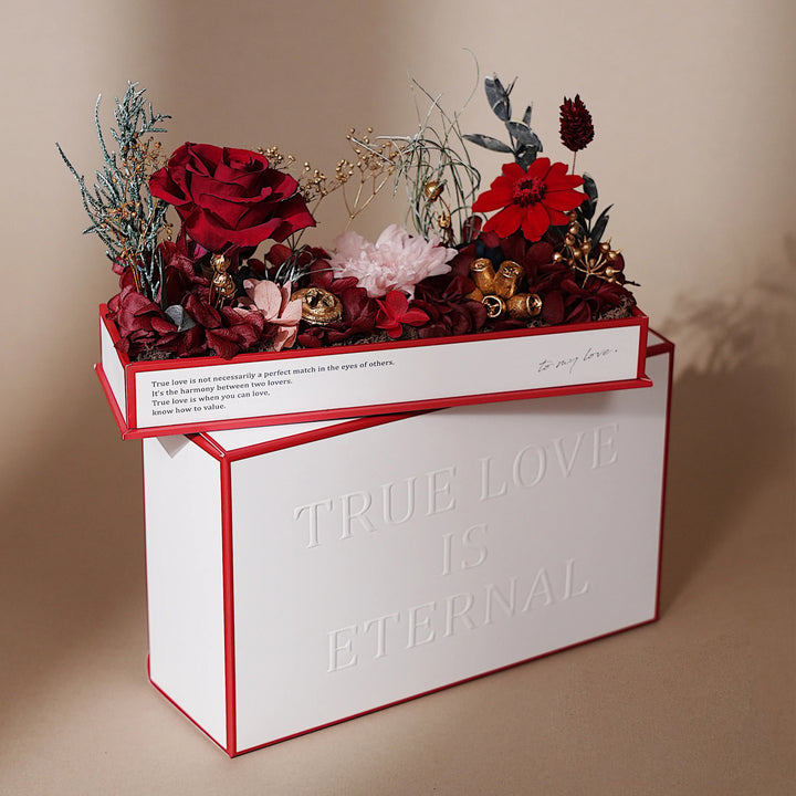 Red preserved flower arrangement in the Everlasting Flora Envelope without the lid