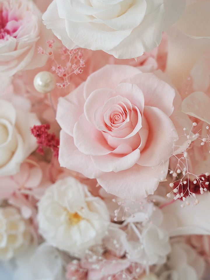 Close-up of preserved flowers in Ballet Petals White & Pink