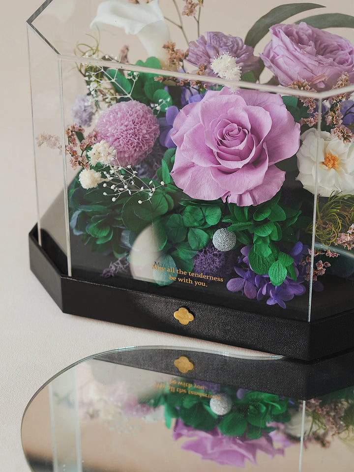 Octagon acrylic box with preserved flowers in Lilac Mist Purple & White