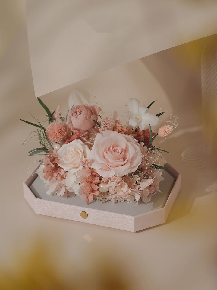 Preserved flower arrangement in Rosy Whisper Pink without acrylic cover