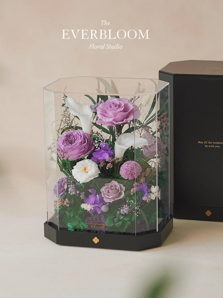 Octagon acrylic box with preserved flowers in Lilac Mist Purple & White
