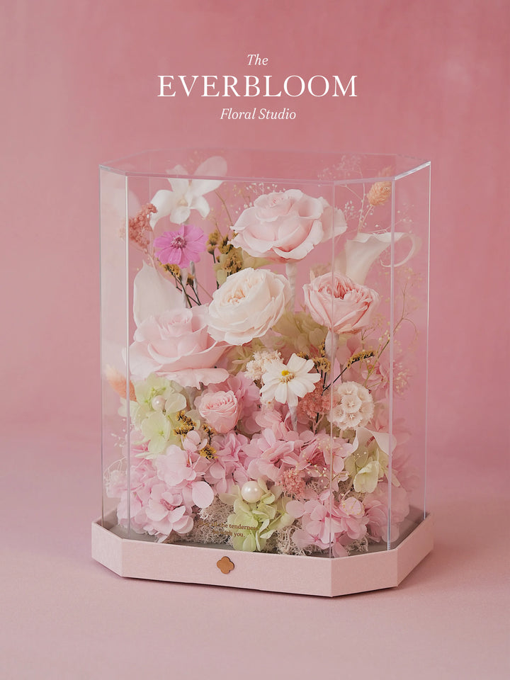 Octagon acrylic box with preserved flowers in Misty Blossom Pink
