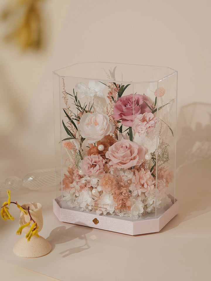 Octagon acrylic box with preserved flowers in Rosy Whisper Pink