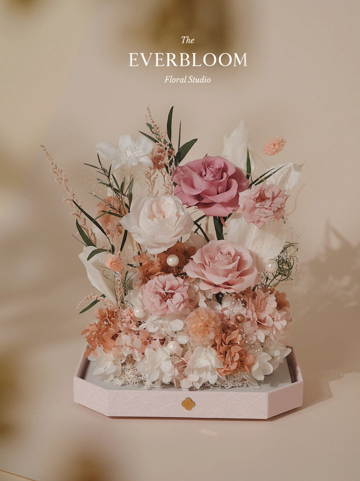Preserved flower arrangement in Rosy Whisper Pink without acrylic cover